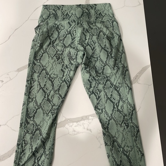 Fabletics Set- - Picture 2 of 6